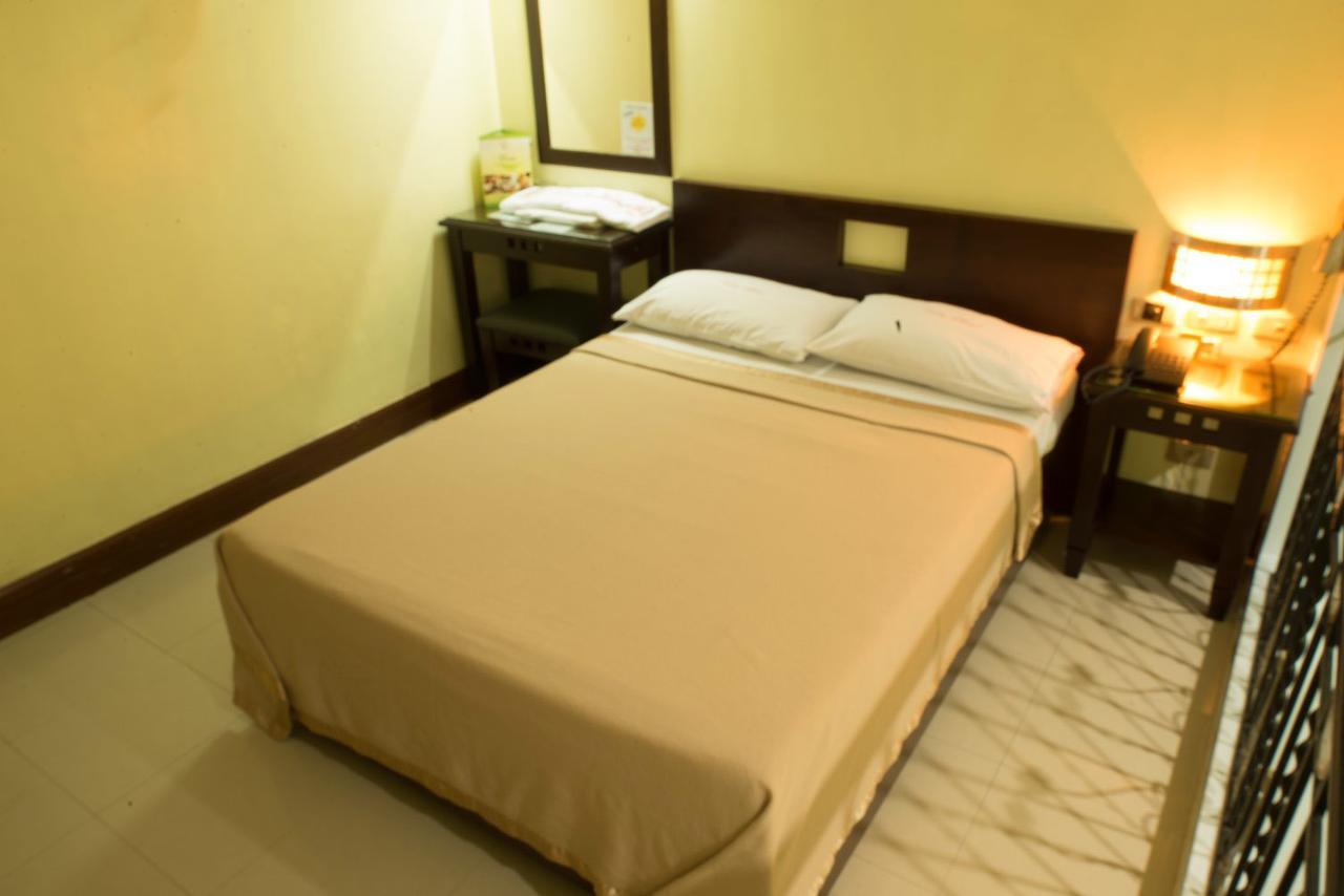 Vista Hotel Recto Manille Extérieur photo